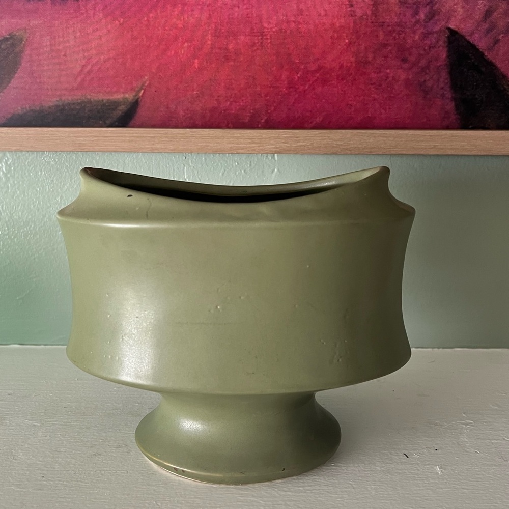 MCM McCoy Green Pedestal Planter